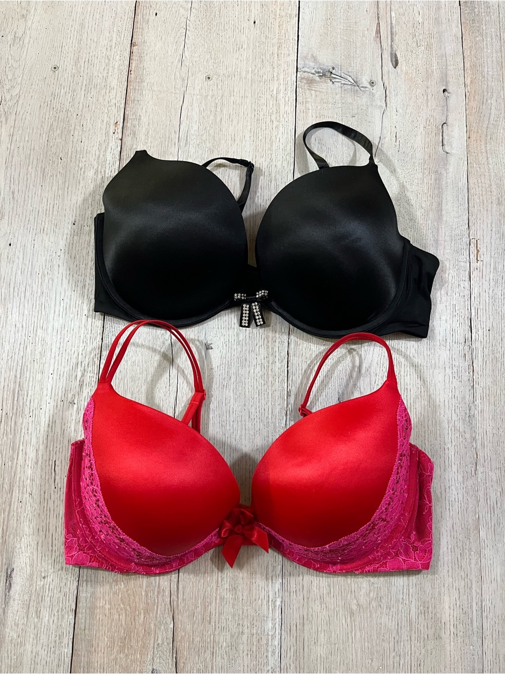 Victoria’s Secret Very Sexy Push Up Size 38D Lot Of 2 Black Red